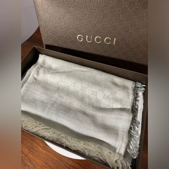 Gucci grey and white large stole cotton/silk blend EUC w/box - Picture 1 of 9